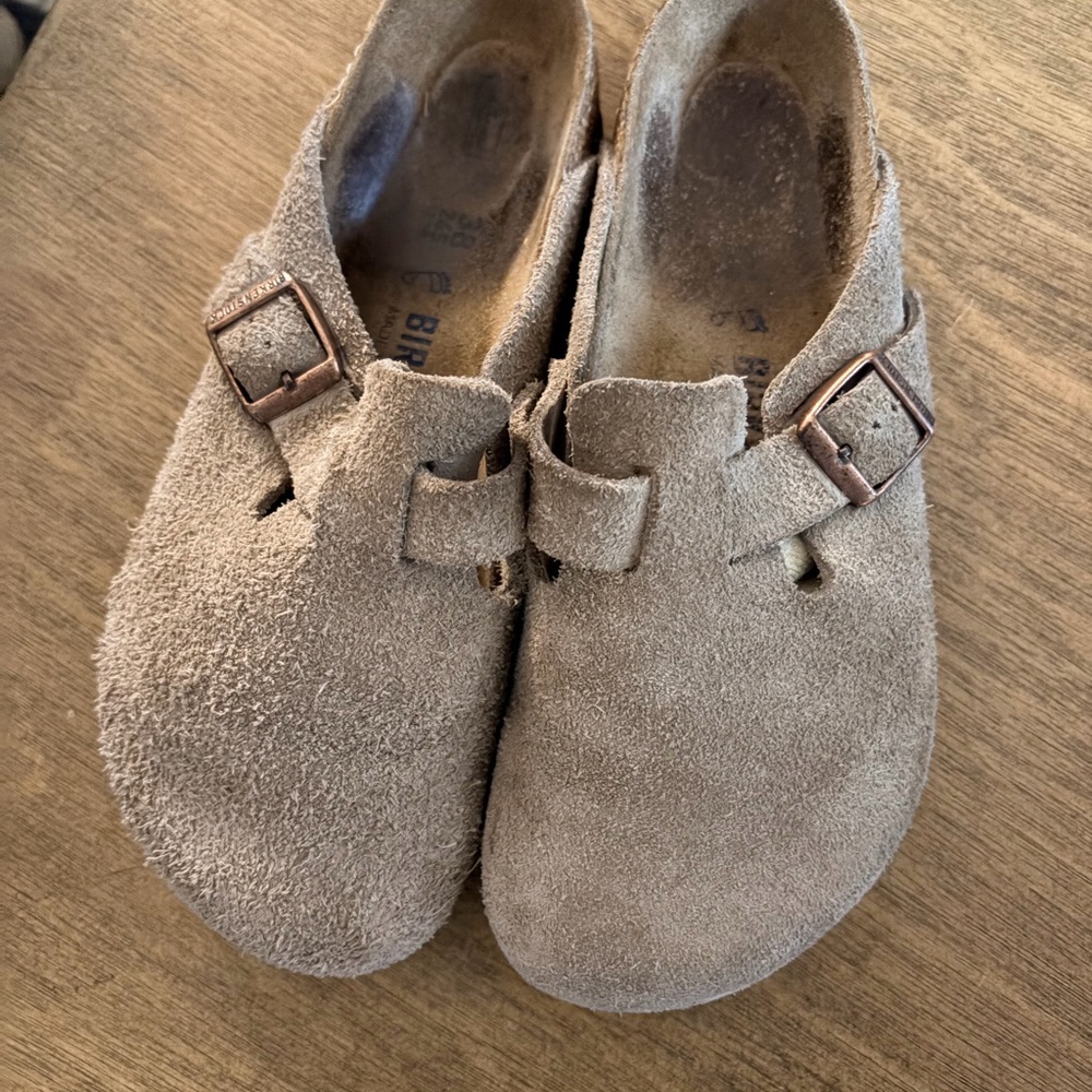 Birkenstock Kids Tan Suede Slippers